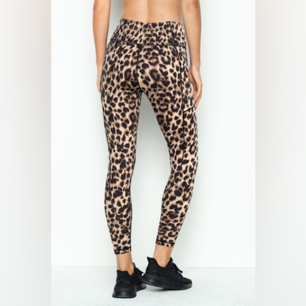 Victoria’s Secret Incredible Essential Legging Beige Leopard Sz XS/S - Picture 2 of 15